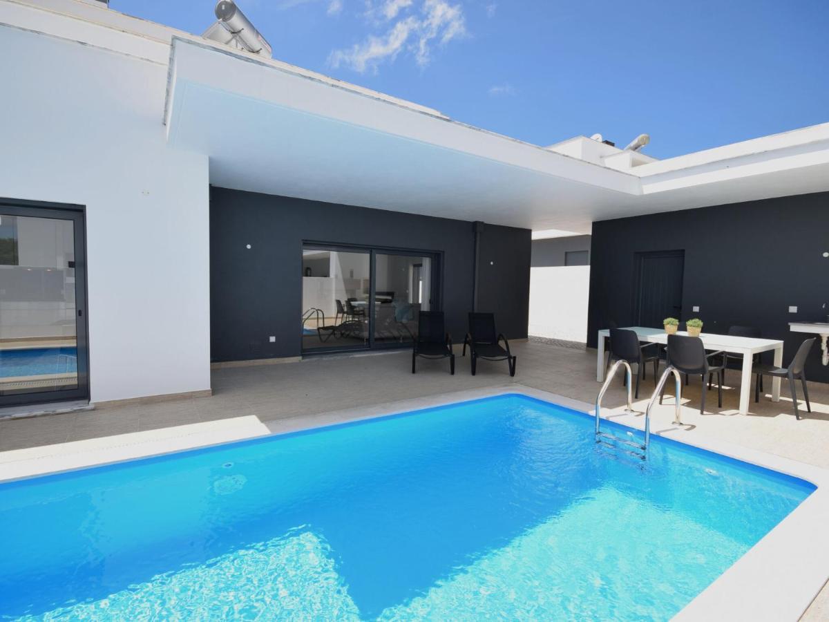 Modern Villa With Private Pool Near The Beautiful Beach Of Foz De Arelho Nadadouro Exterior foto