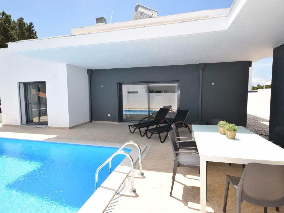 Modern Villa With Private Pool Near The Beautiful Beach Of Foz De Arelho Nadadouro Exterior foto